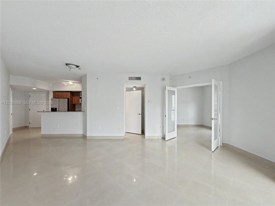 For Rent: $2,400 (1 beds, 1 baths, 657 Square Feet)