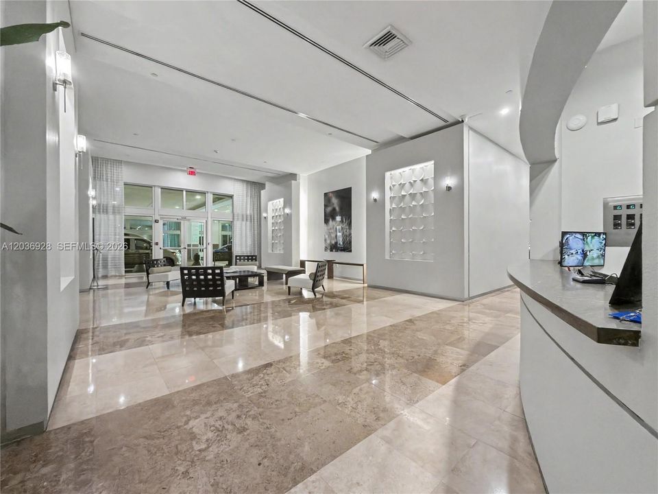 For Rent: $2,400 (1 beds, 1 baths, 657 Square Feet)