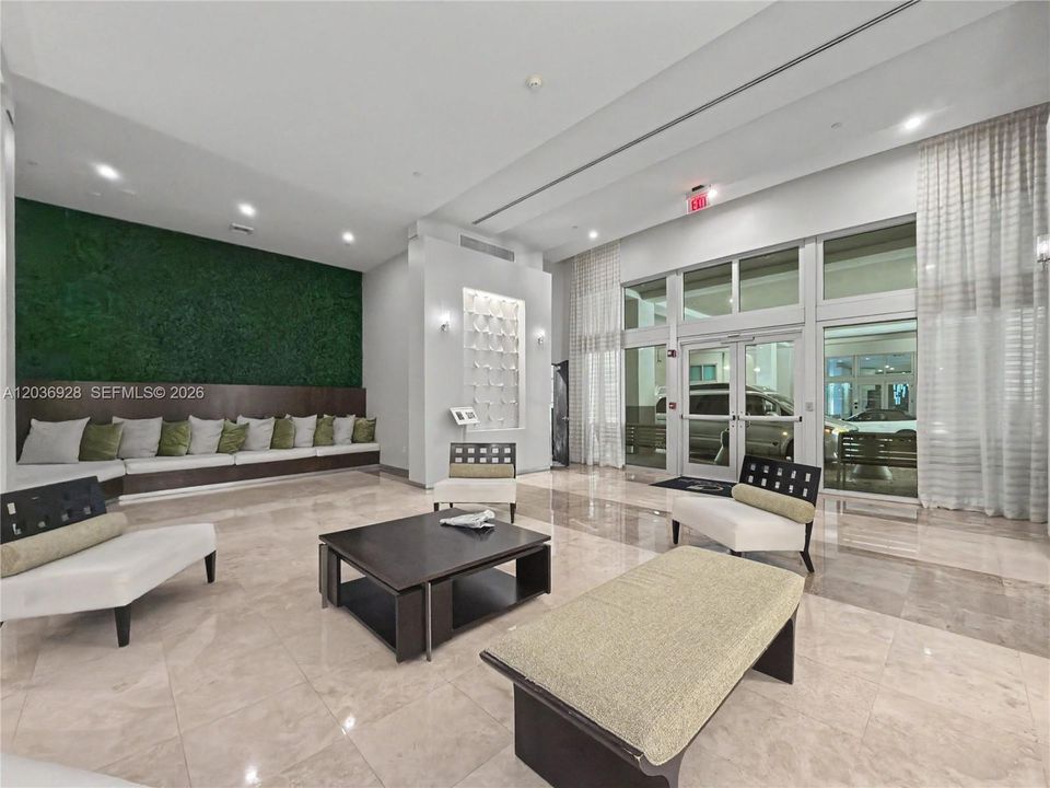 For Rent: $2,400 (1 beds, 1 baths, 657 Square Feet)