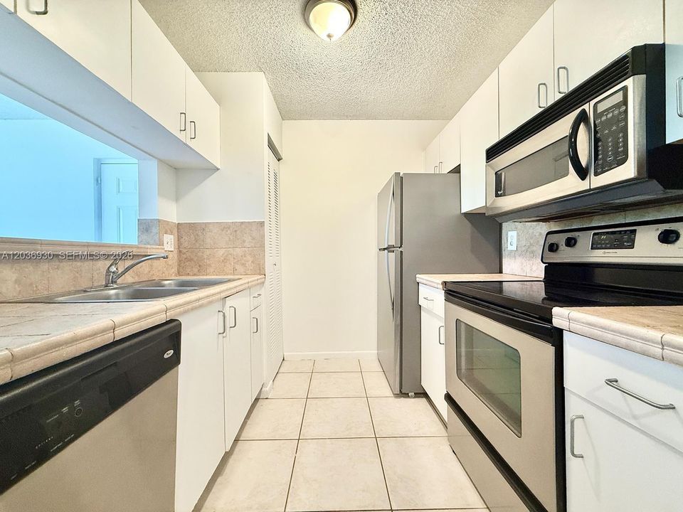 В аренду: $1,800 (1 спален, 1 ванн, 676 Квадратных фут)