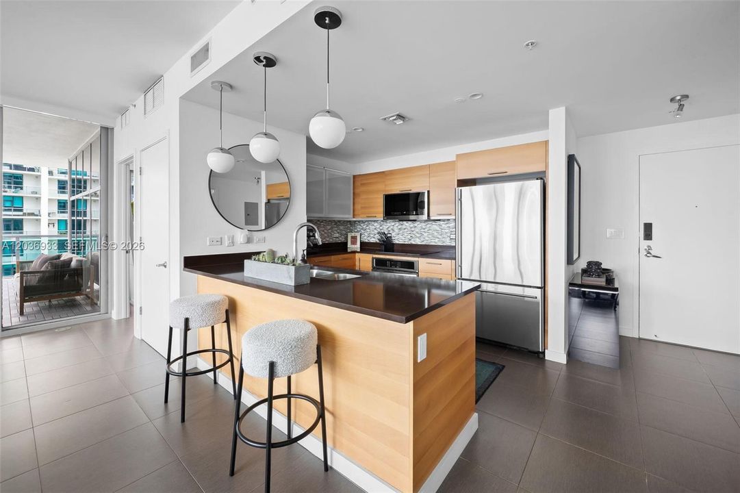 For Sale: $749,000 (2 beds, 2 baths, 1263 Square Feet)