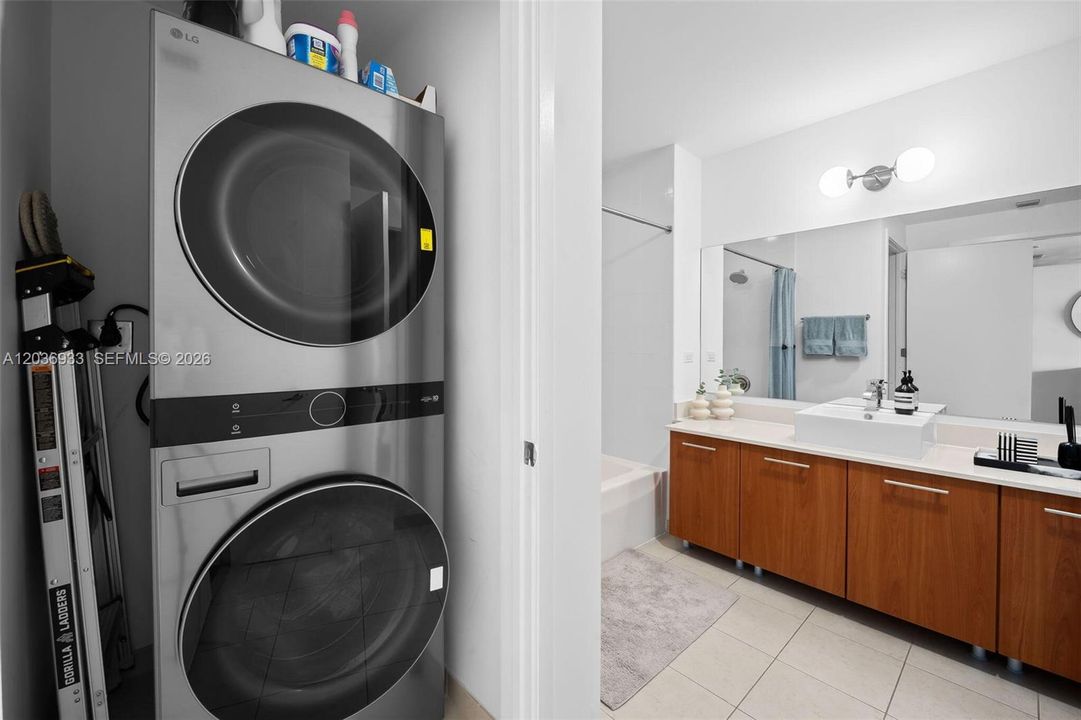 For Sale: $749,000 (2 beds, 2 baths, 1263 Square Feet)
