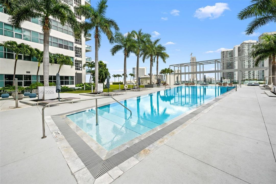 For Sale: $749,000 (2 beds, 2 baths, 1263 Square Feet)
