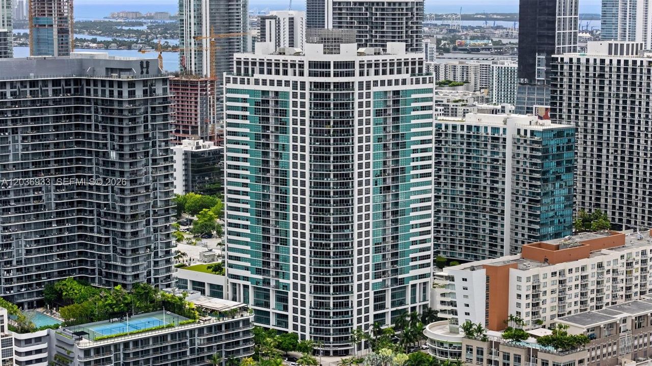 For Sale: $749,000 (2 beds, 2 baths, 1263 Square Feet)