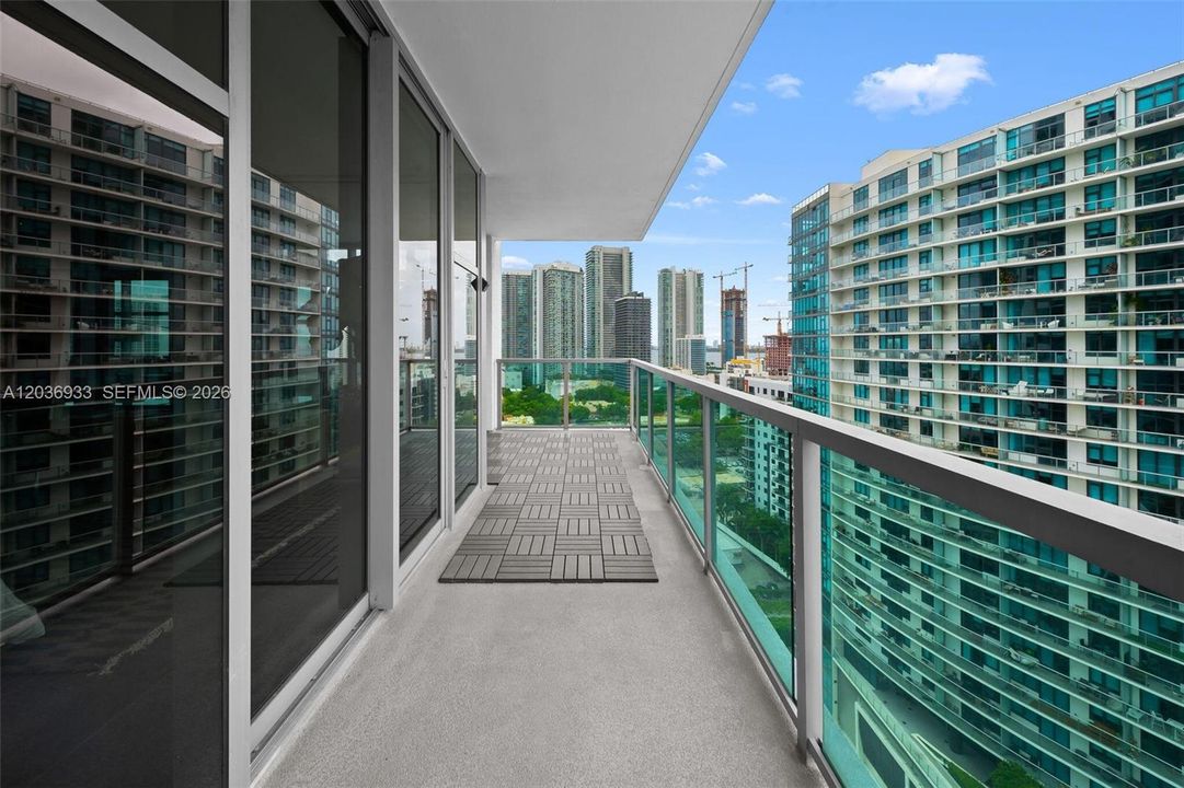For Sale: $749,000 (2 beds, 2 baths, 1263 Square Feet)
