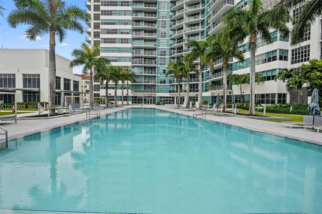 For Sale: $749,000 (2 beds, 2 baths, 1263 Square Feet)