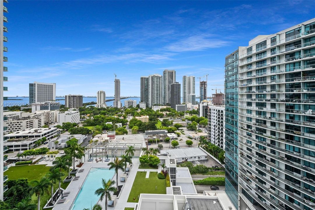 For Sale: $749,000 (2 beds, 2 baths, 1263 Square Feet)