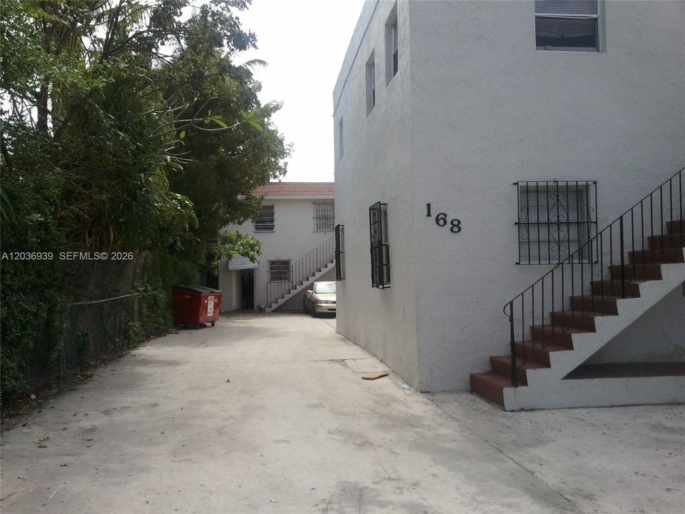 For Rent: $2,400 (2 beds, 1 baths, 4904 Square Feet)