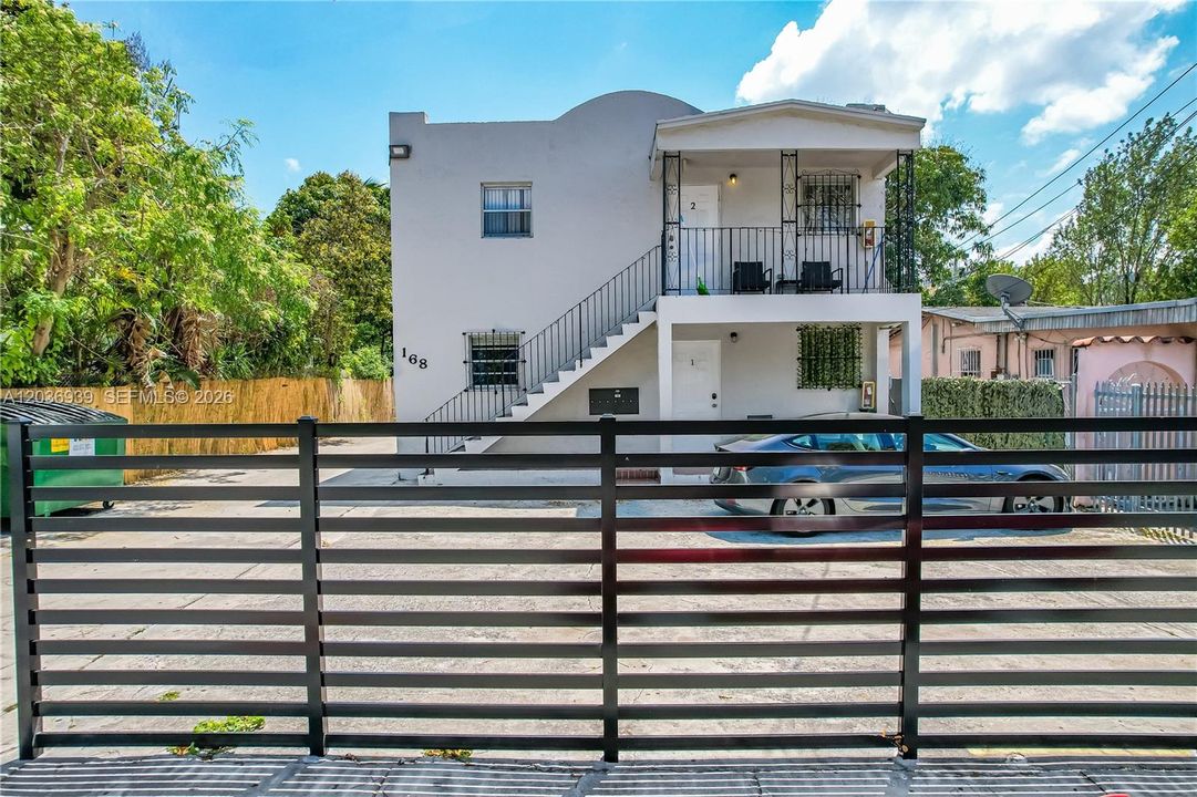 For Rent: $2,400 (2 beds, 1 baths, 4904 Square Feet)