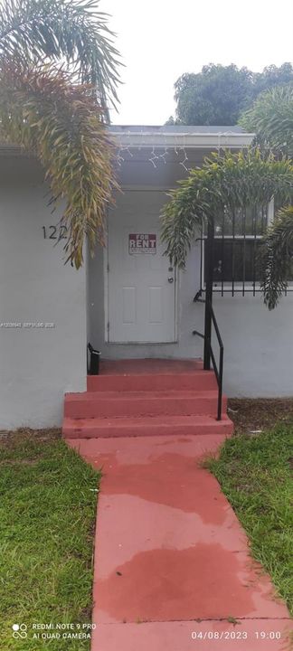 For Sale: $418,000 (2 beds, 1 baths, 768 Square Feet)