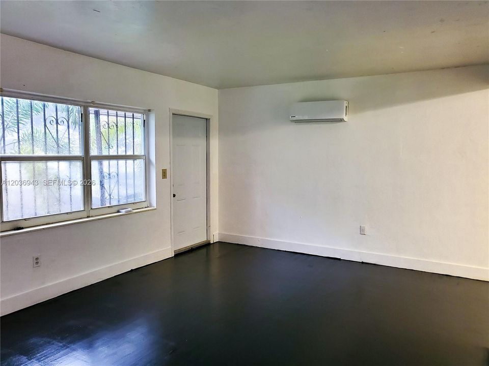 For Sale: $418,000 (2 beds, 1 baths, 768 Square Feet)