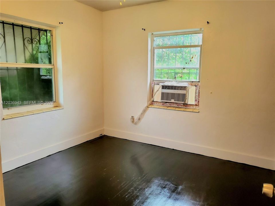 For Sale: $418,000 (2 beds, 1 baths, 768 Square Feet)