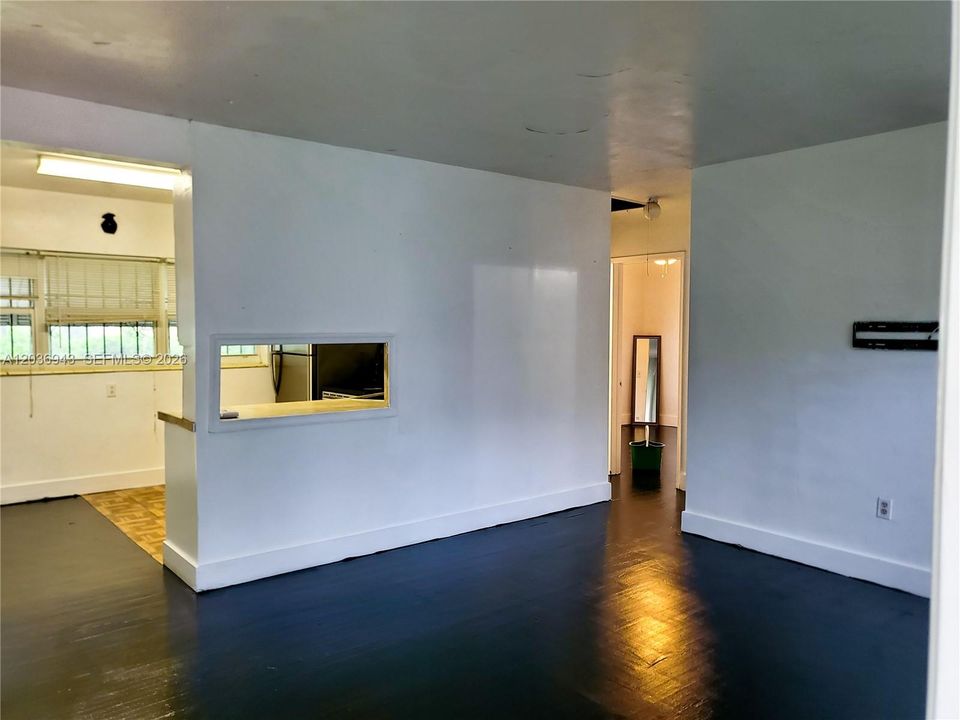 For Sale: $418,000 (2 beds, 1 baths, 768 Square Feet)