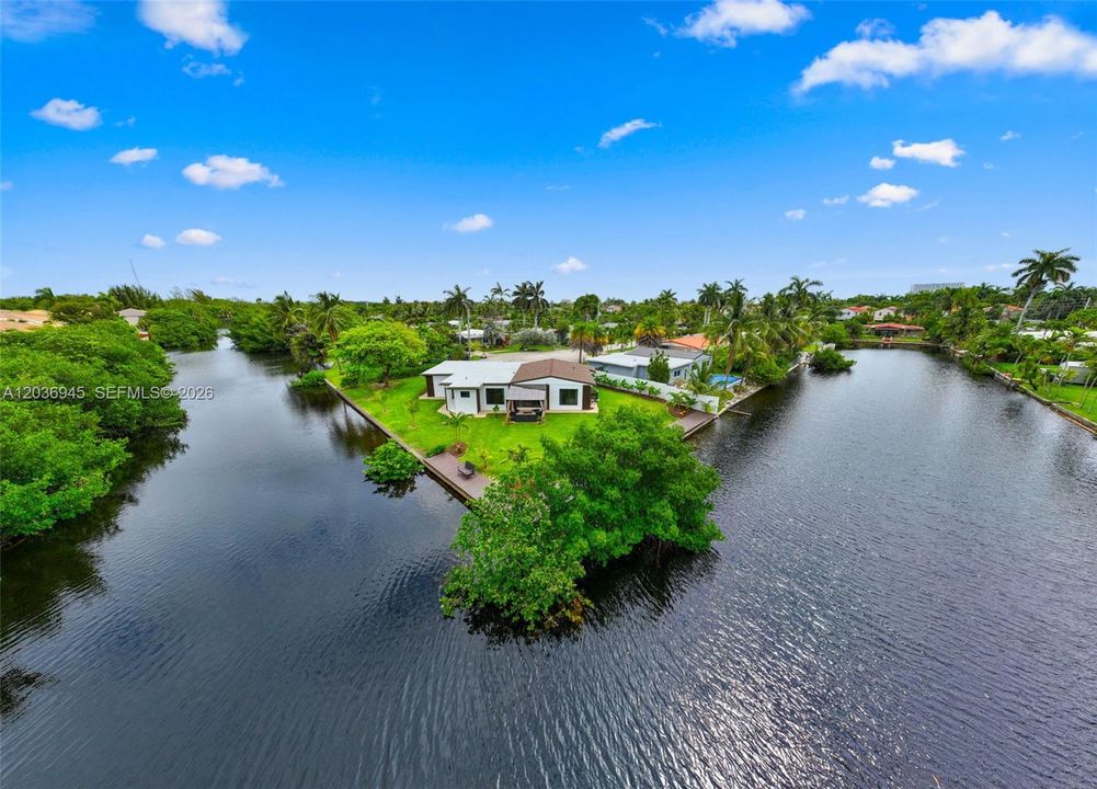For Sale: $1,499,000 (4 beds, 3 baths, 1330 Square Feet)