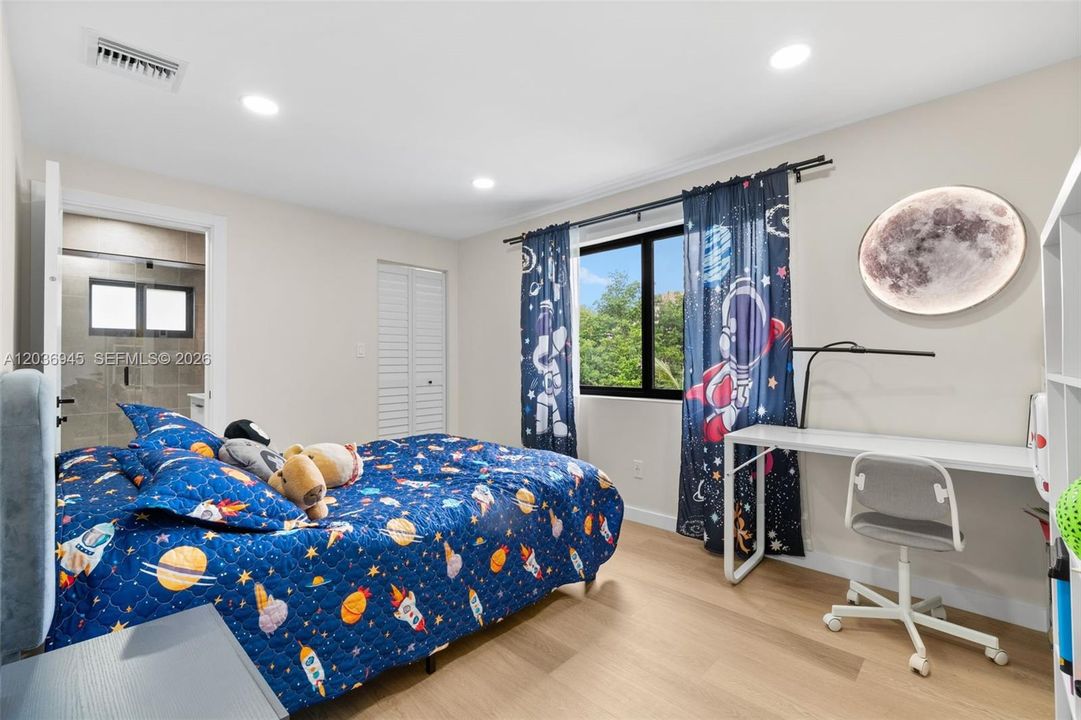 For Sale: $1,499,000 (4 beds, 3 baths, 1330 Square Feet)