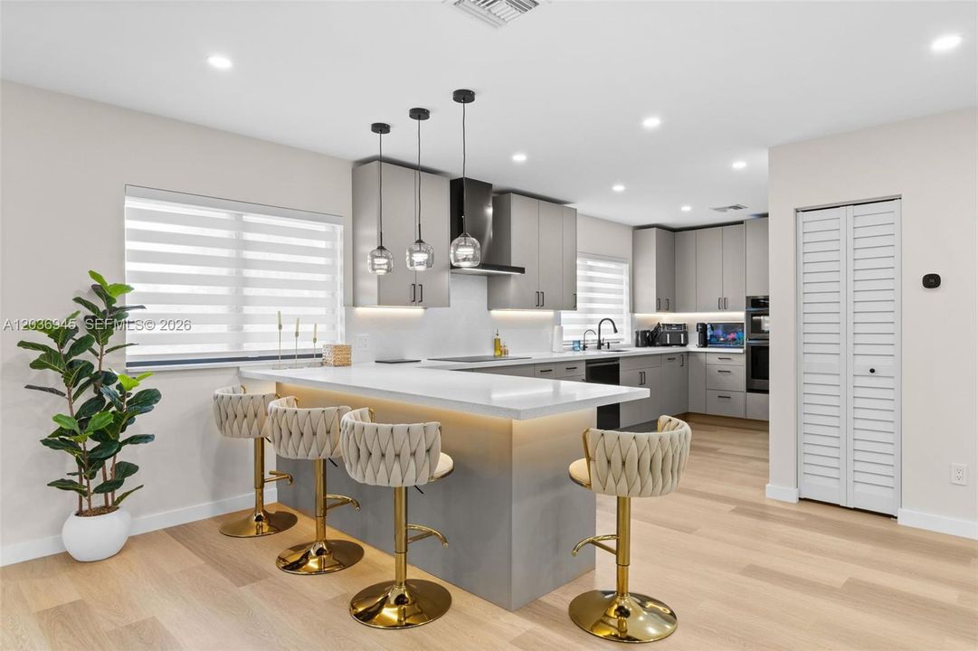 For Sale: $1,499,000 (4 beds, 3 baths, 1330 Square Feet)