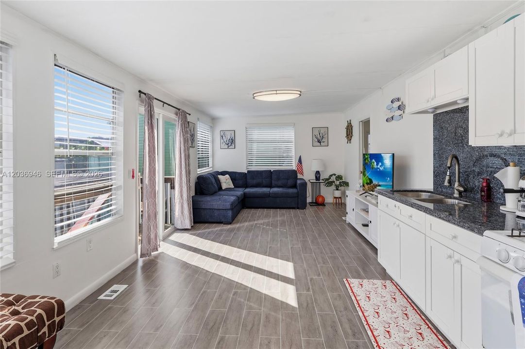 В аренду: $1,900 (2 спален, 1 ванн, 744 Квадратных фут)