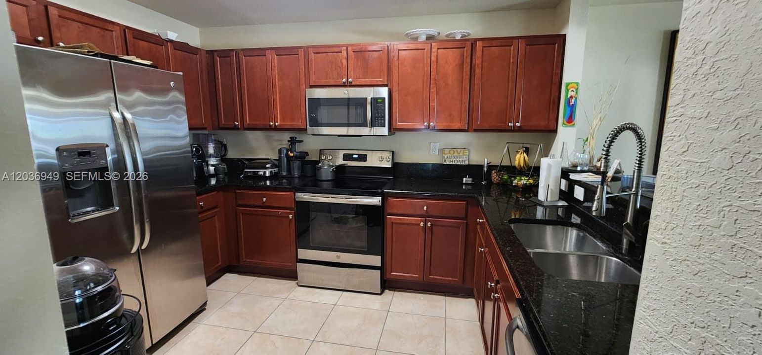 For Rent: $2,700 (3 beds, 2 baths, 1207 Square Feet)