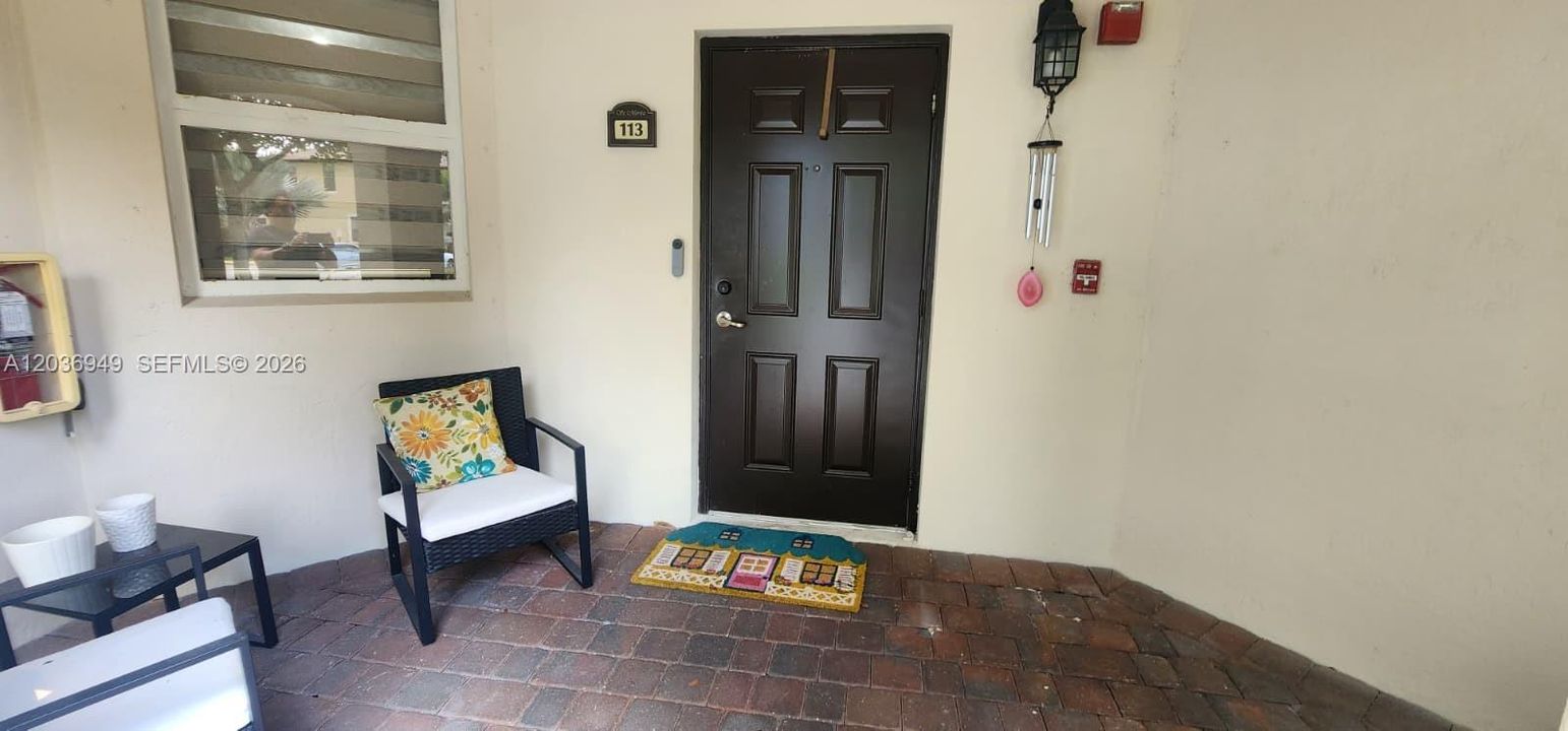 For Rent: $2,700 (3 beds, 2 baths, 1207 Square Feet)