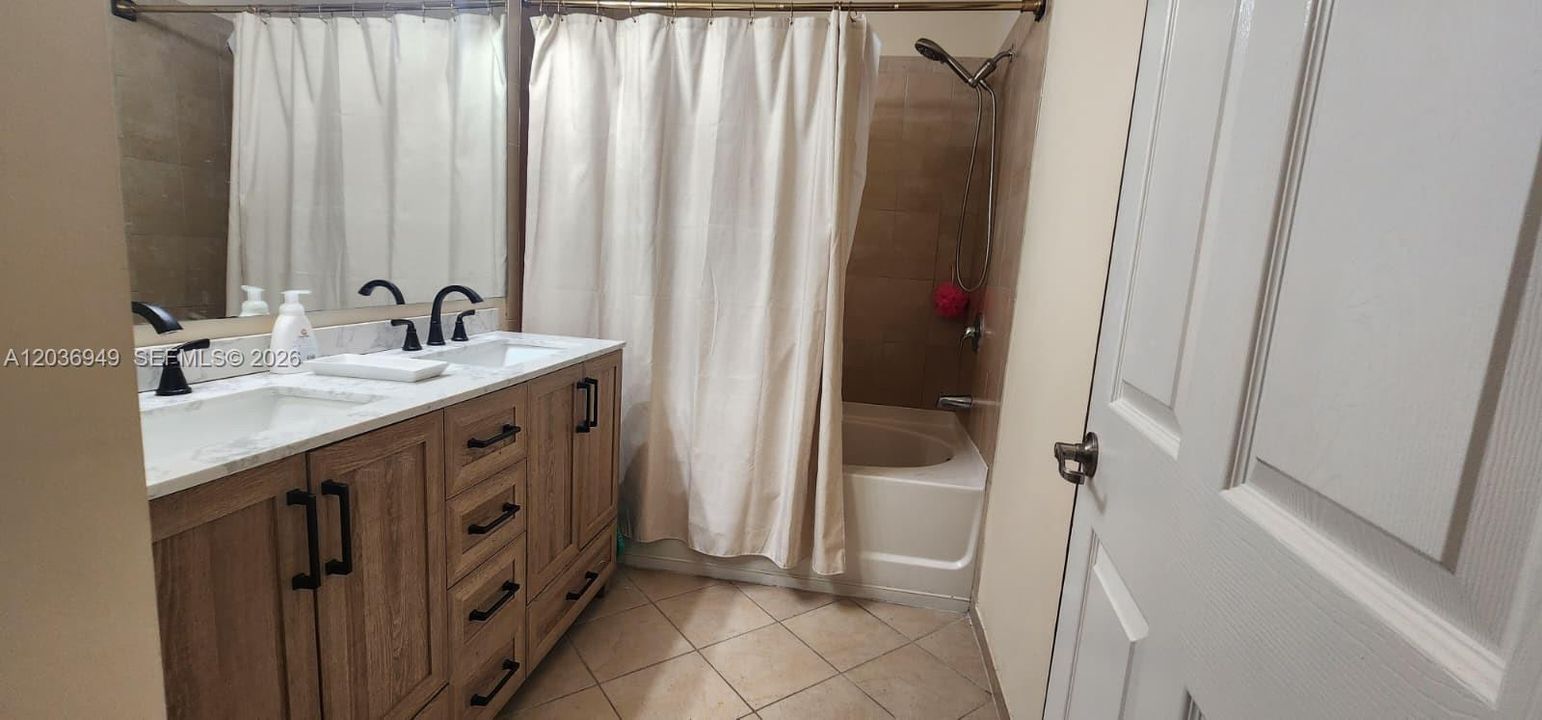 For Rent: $2,700 (3 beds, 2 baths, 1207 Square Feet)