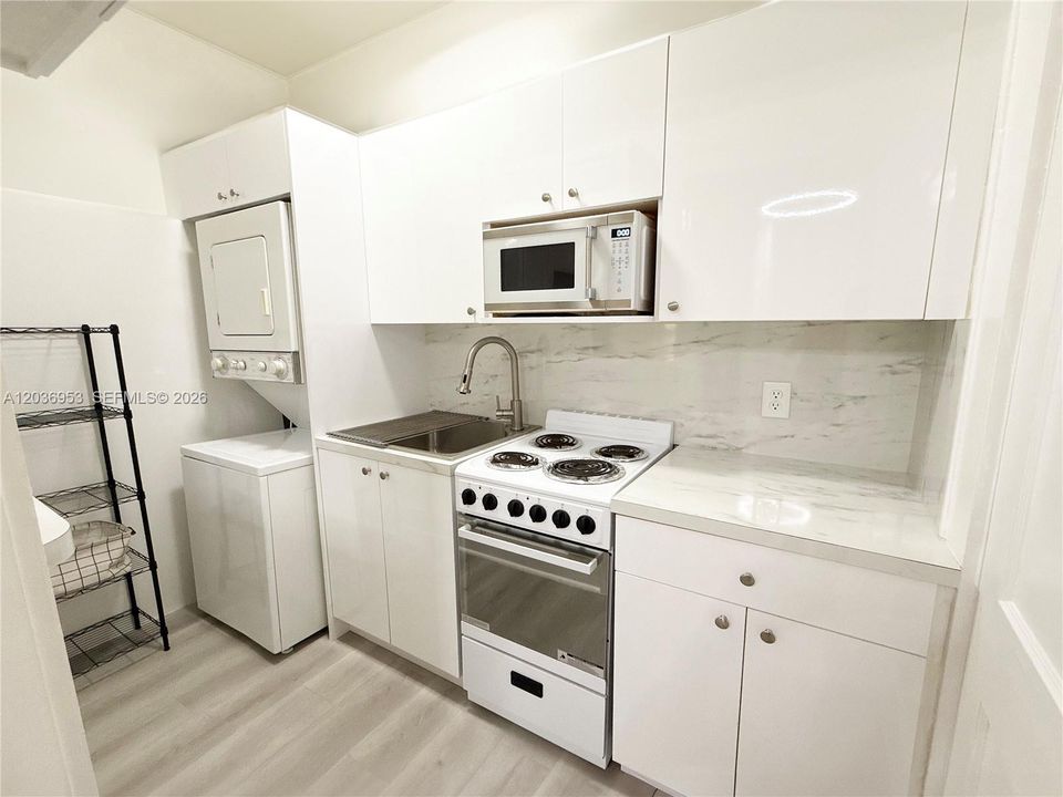 For Rent: $1,650 (0 beds, 1 baths, 255 Square Feet)