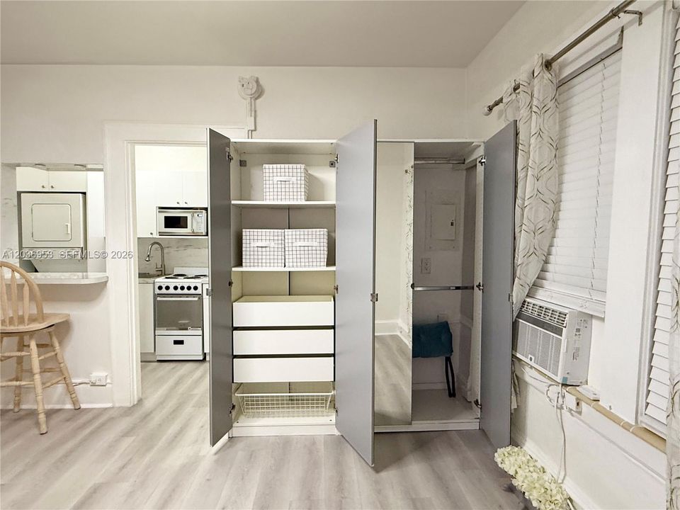 For Rent: $1,650 (0 beds, 1 baths, 255 Square Feet)