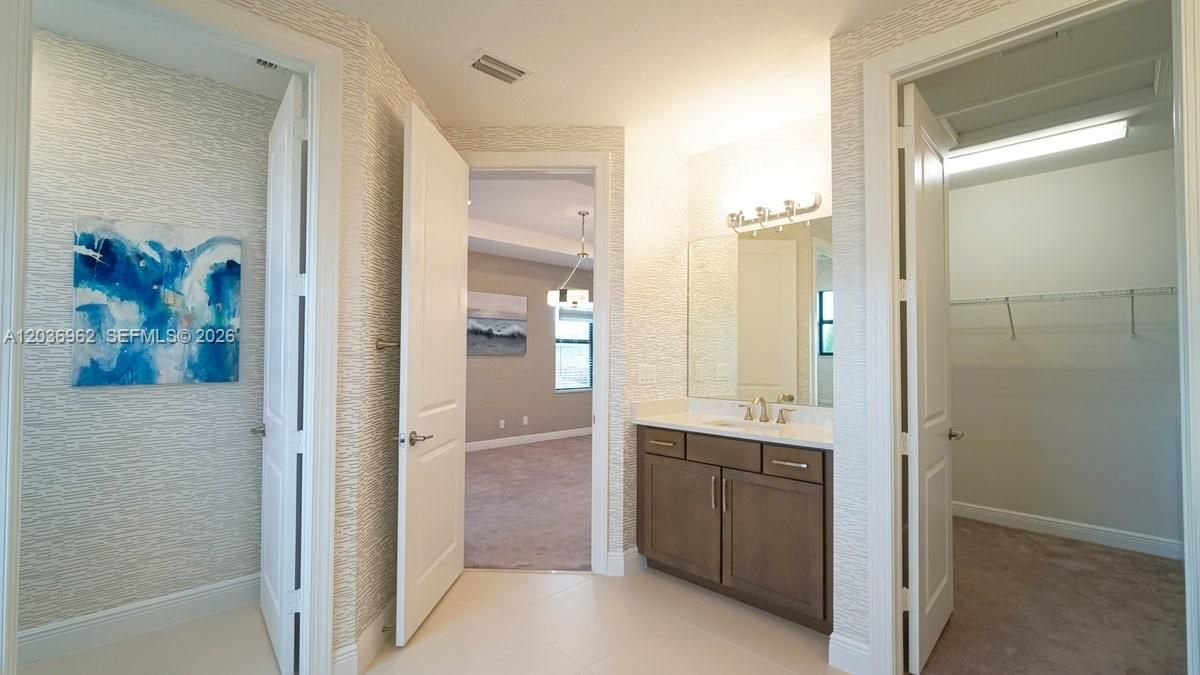 For Sale: $1,440,000 (4 beds, 5 baths, 3690 Square Feet)