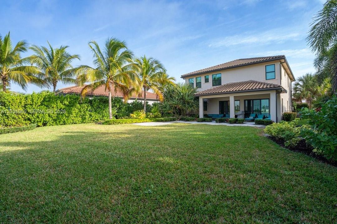 For Sale: $1,440,000 (4 beds, 5 baths, 3690 Square Feet)