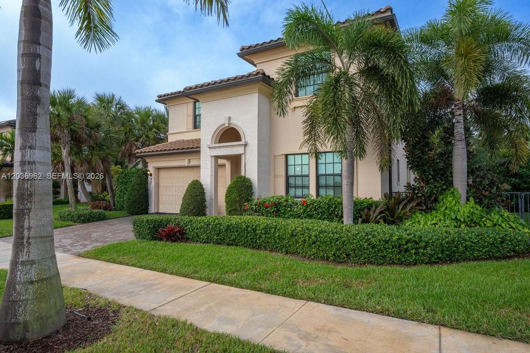 For Sale: $1,440,000 (4 beds, 5 baths, 3690 Square Feet)