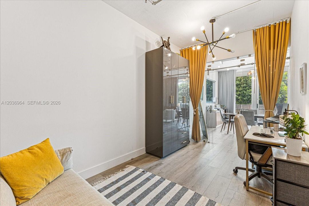 For Rent: $5,000 (2 beds, 2 baths, 1014 Square Feet)