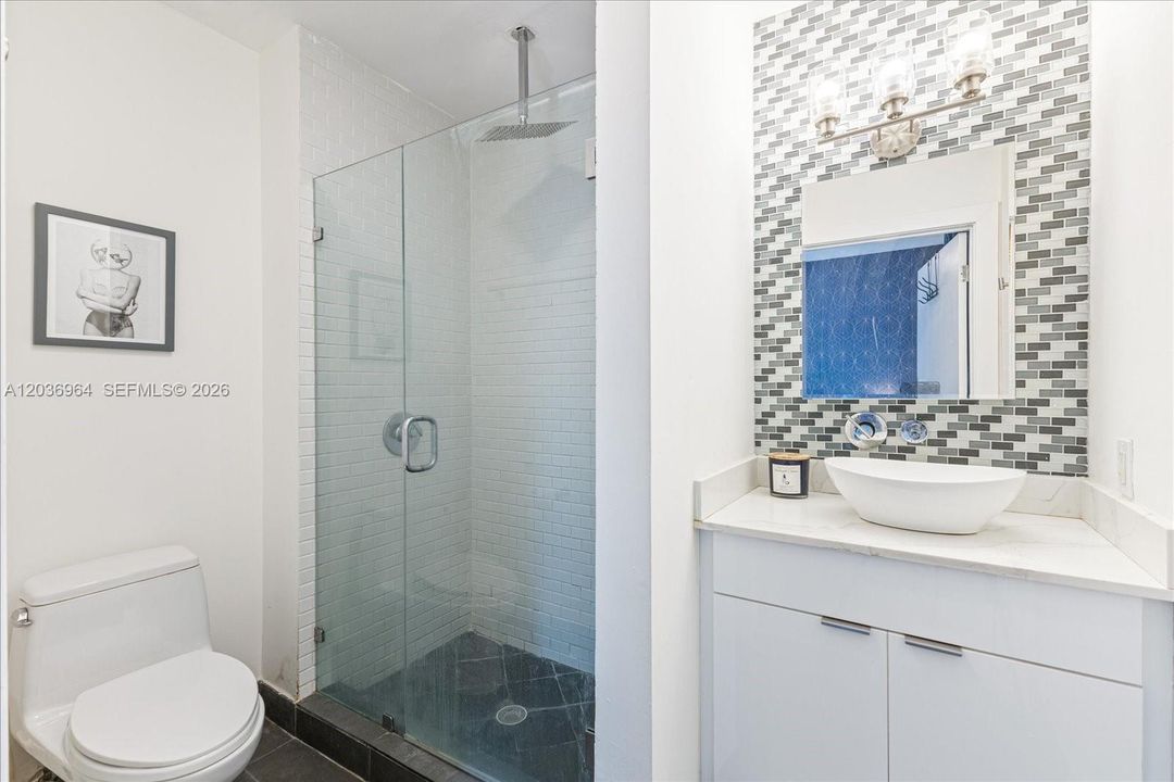 For Rent: $5,000 (2 beds, 2 baths, 1014 Square Feet)