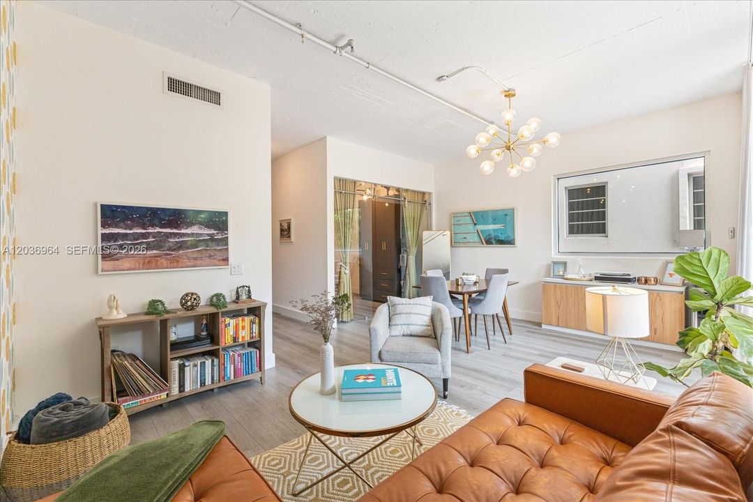 For Rent: $5,000 (2 beds, 2 baths, 1014 Square Feet)