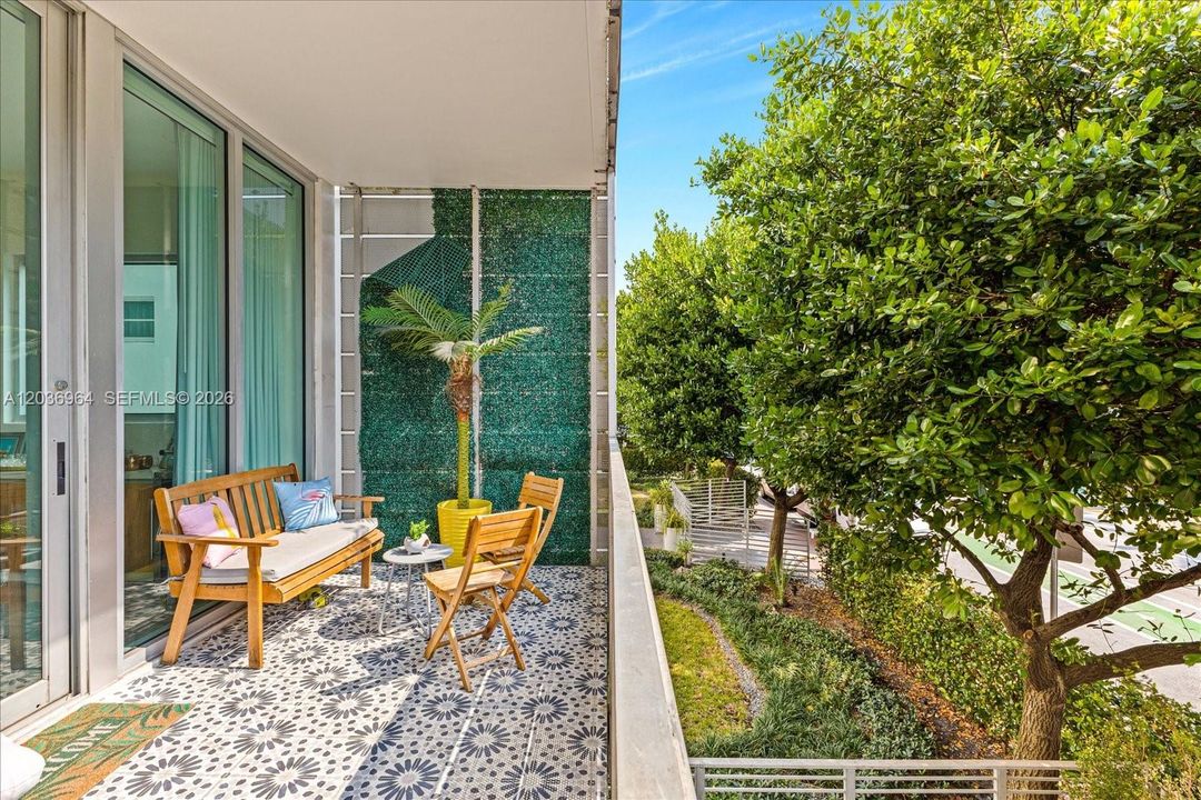 For Rent: $5,000 (2 beds, 2 baths, 1014 Square Feet)