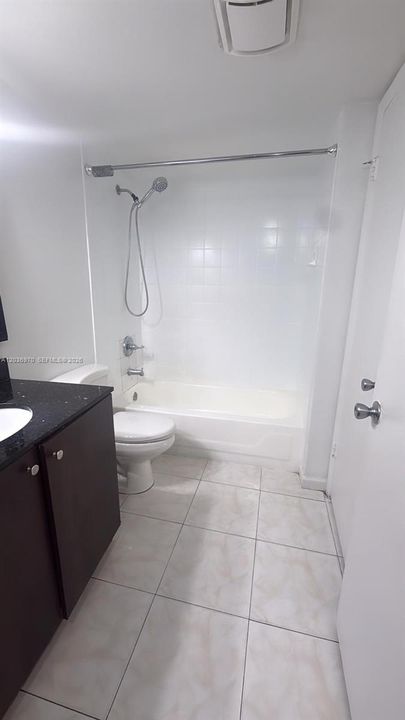 For Rent: $1,800 (1 beds, 1 baths, 689 Square Feet)