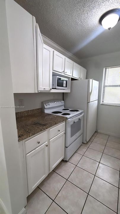 For Rent: $1,800 (1 beds, 1 baths, 689 Square Feet)