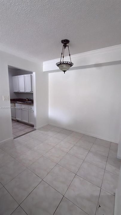 For Rent: $1,800 (1 beds, 1 baths, 689 Square Feet)