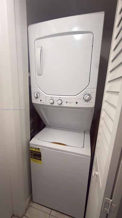 For Rent: $1,800 (1 beds, 1 baths, 689 Square Feet)