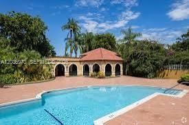 For Rent: $1,800 (1 beds, 1 baths, 689 Square Feet)