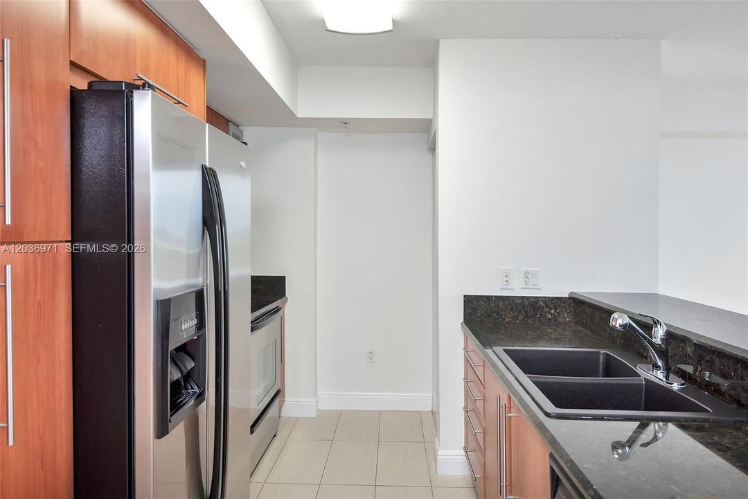 For Rent: $2,650 (1 beds, 1 baths, 848 Square Feet)