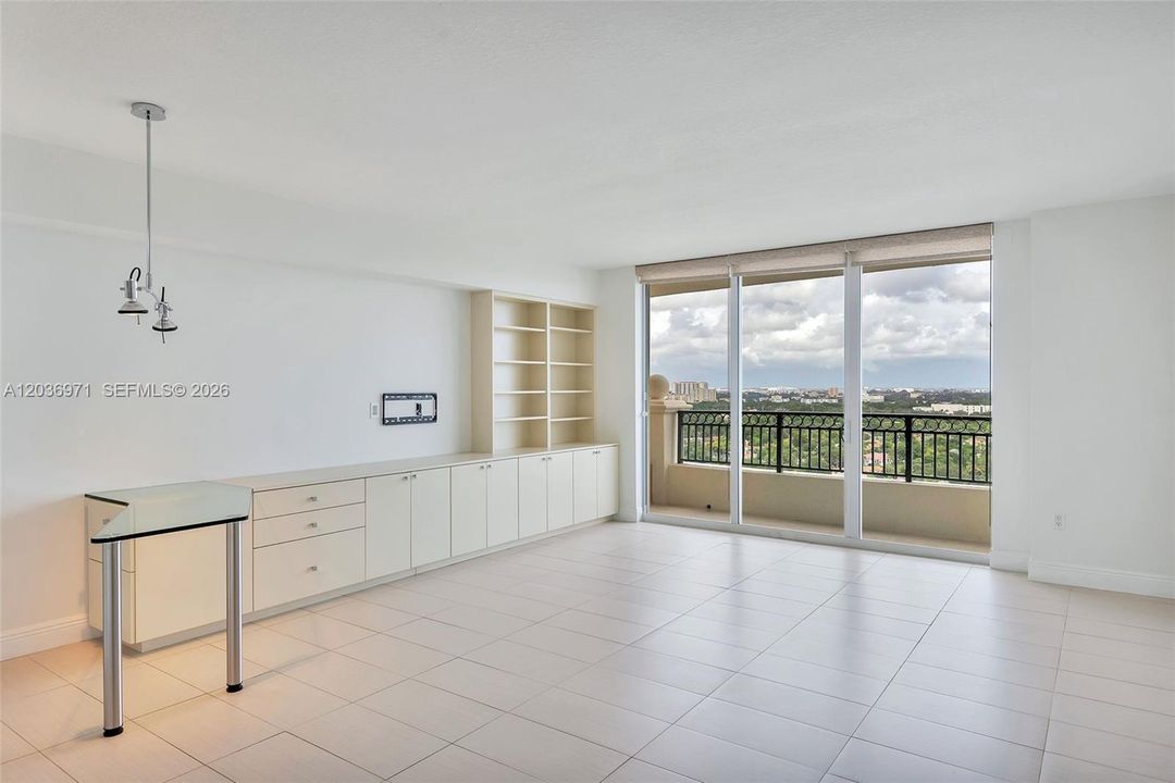 For Rent: $2,650 (1 beds, 1 baths, 848 Square Feet)