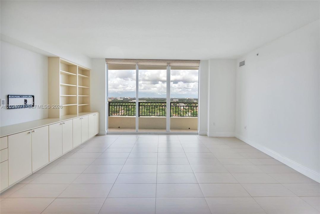 For Rent: $2,650 (1 beds, 1 baths, 848 Square Feet)
