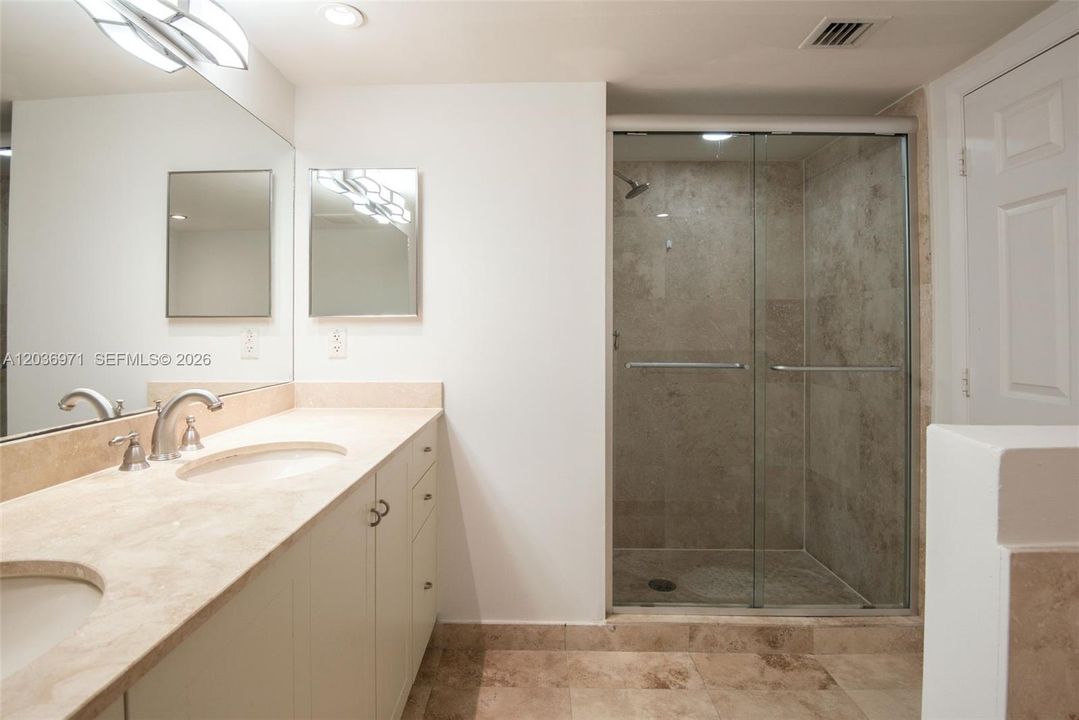 For Rent: $2,650 (1 beds, 1 baths, 848 Square Feet)