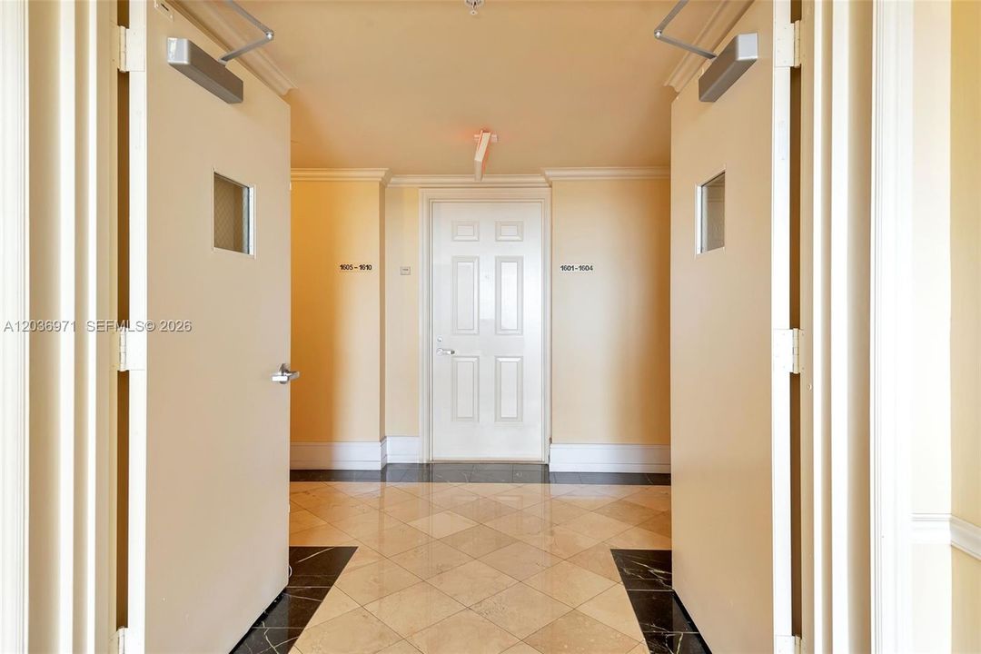 For Rent: $2,650 (1 beds, 1 baths, 848 Square Feet)