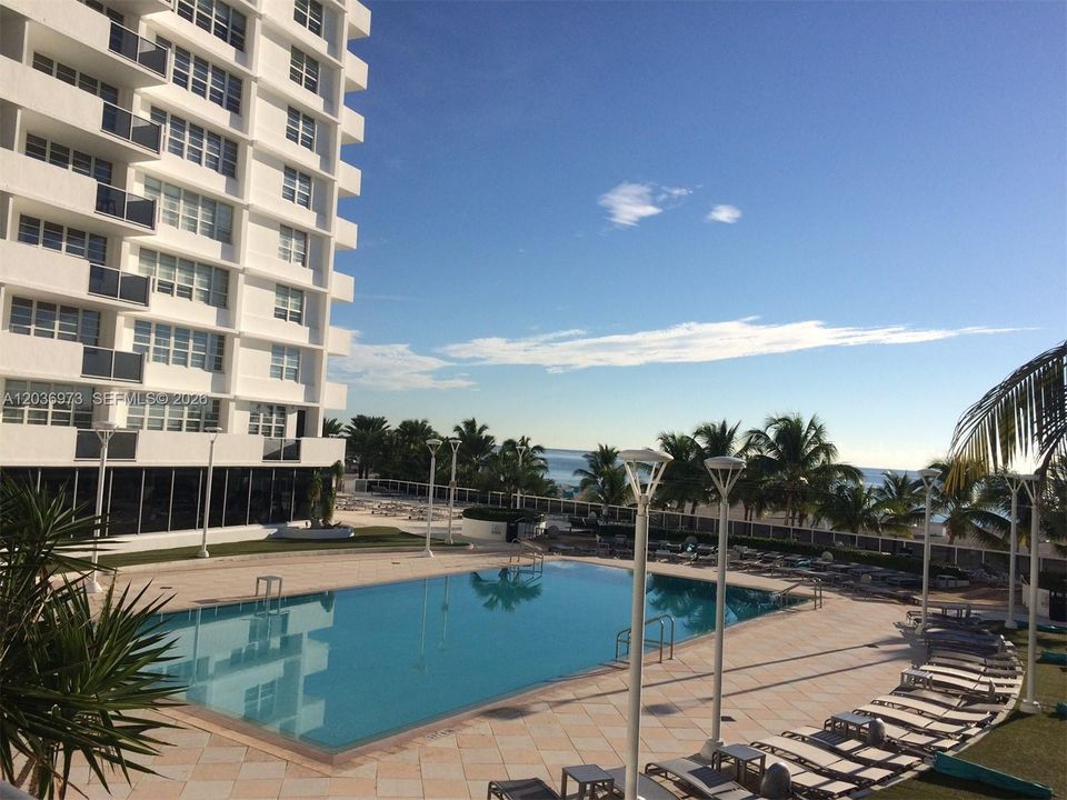 For Rent: $2,500 (1 beds, 1 baths, 550 Square Feet)