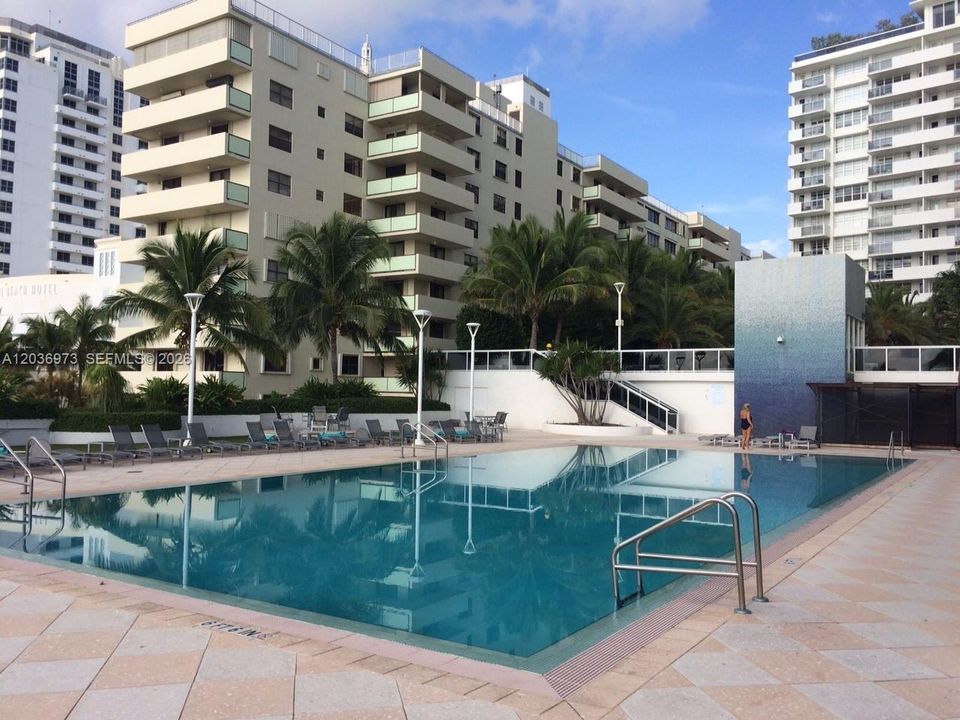 For Rent: $2,500 (1 beds, 1 baths, 550 Square Feet)