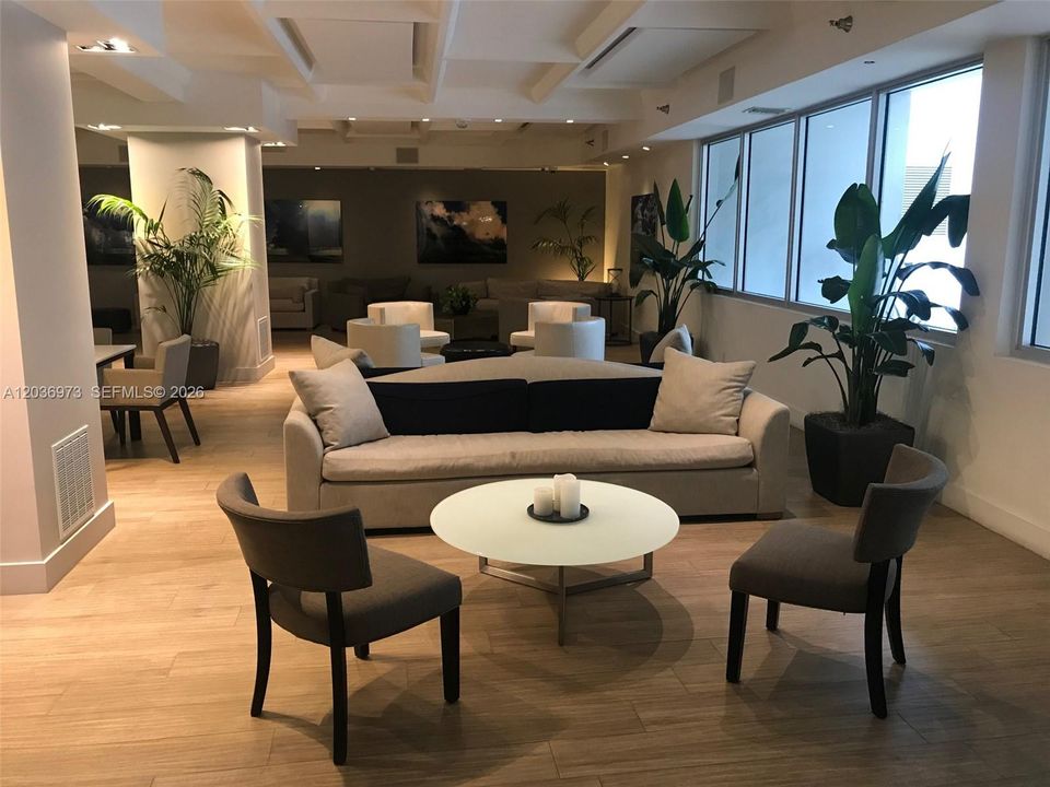For Rent: $2,500 (1 beds, 1 baths, 550 Square Feet)