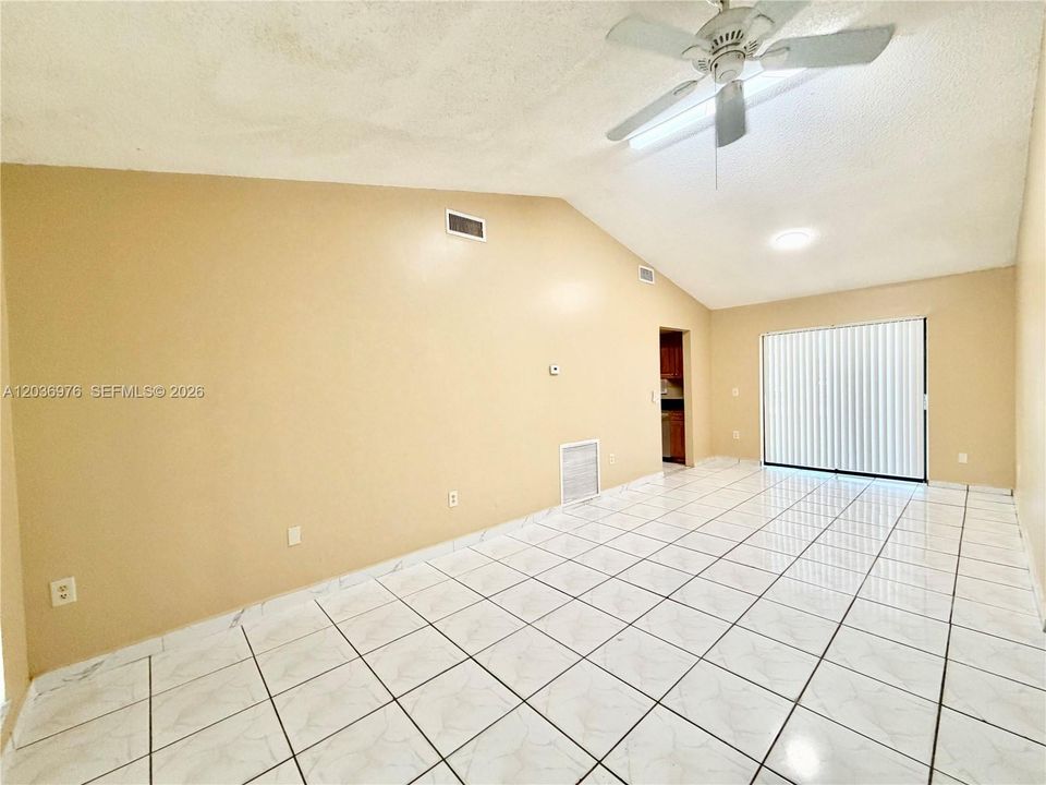 В аренду: $2,850 (3 спален, 2 ванн, 1176 Квадратных фут)
