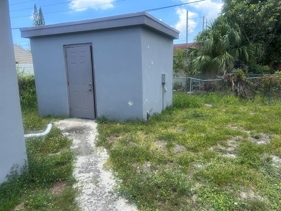Outside Laundry/Storage