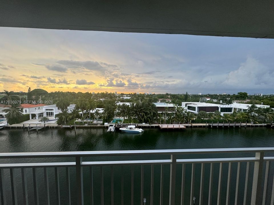 For Rent: $3,400 (1 beds, 1 baths, 975 Square Feet)