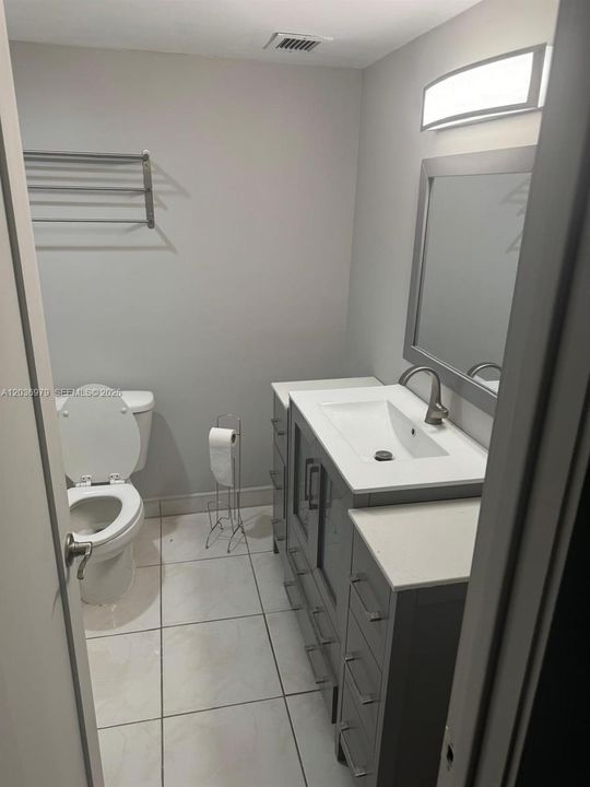 For Rent: $3,400 (1 beds, 1 baths, 975 Square Feet)
